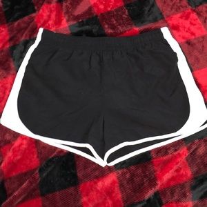 Xersion athletic quick dri shorts size L 14